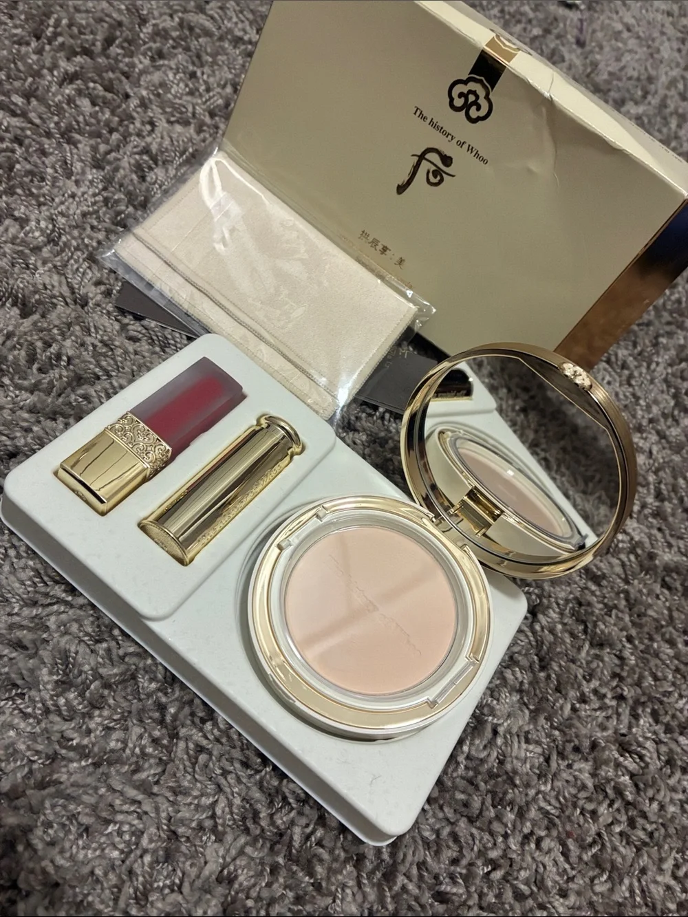 The History of Whoo Gongjinhyang Mi Luxury Glow Press Powder No.1 Special Set